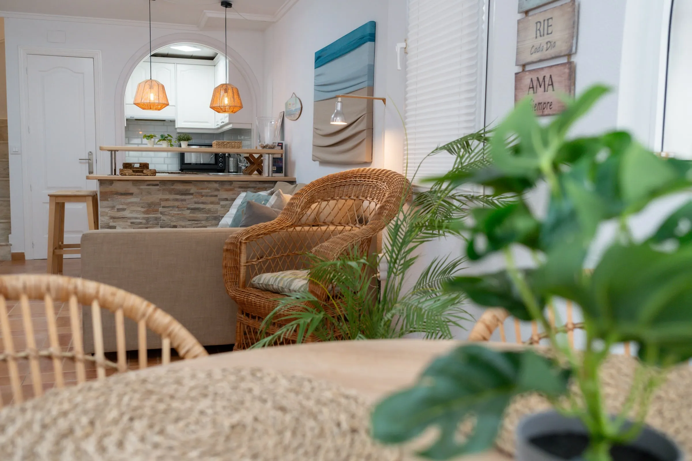 Wohnbereich der Casa Terraza mit Rattanmöbeln